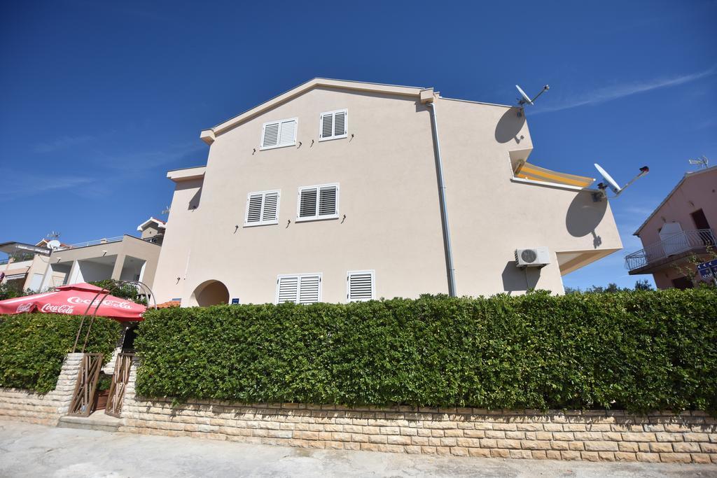 Apartments Pralija Zaboric Luaran gambar