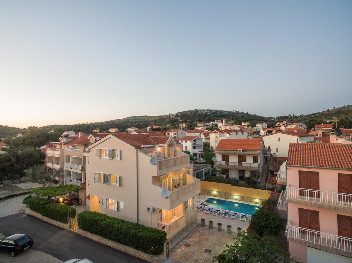Apartments Pralija Zaboric Luaran gambar
