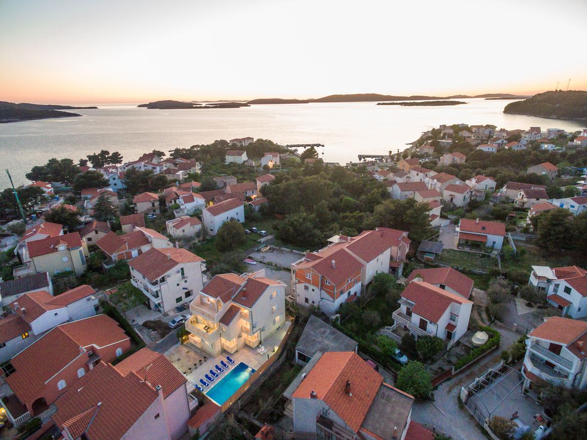 Apartments Pralija Zaboric Luaran gambar