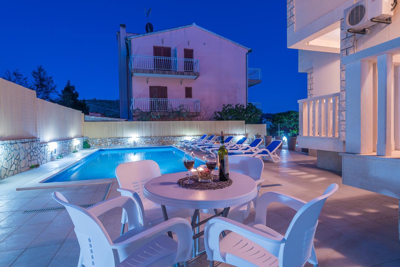 Apartments Pralija Zaboric Luaran gambar