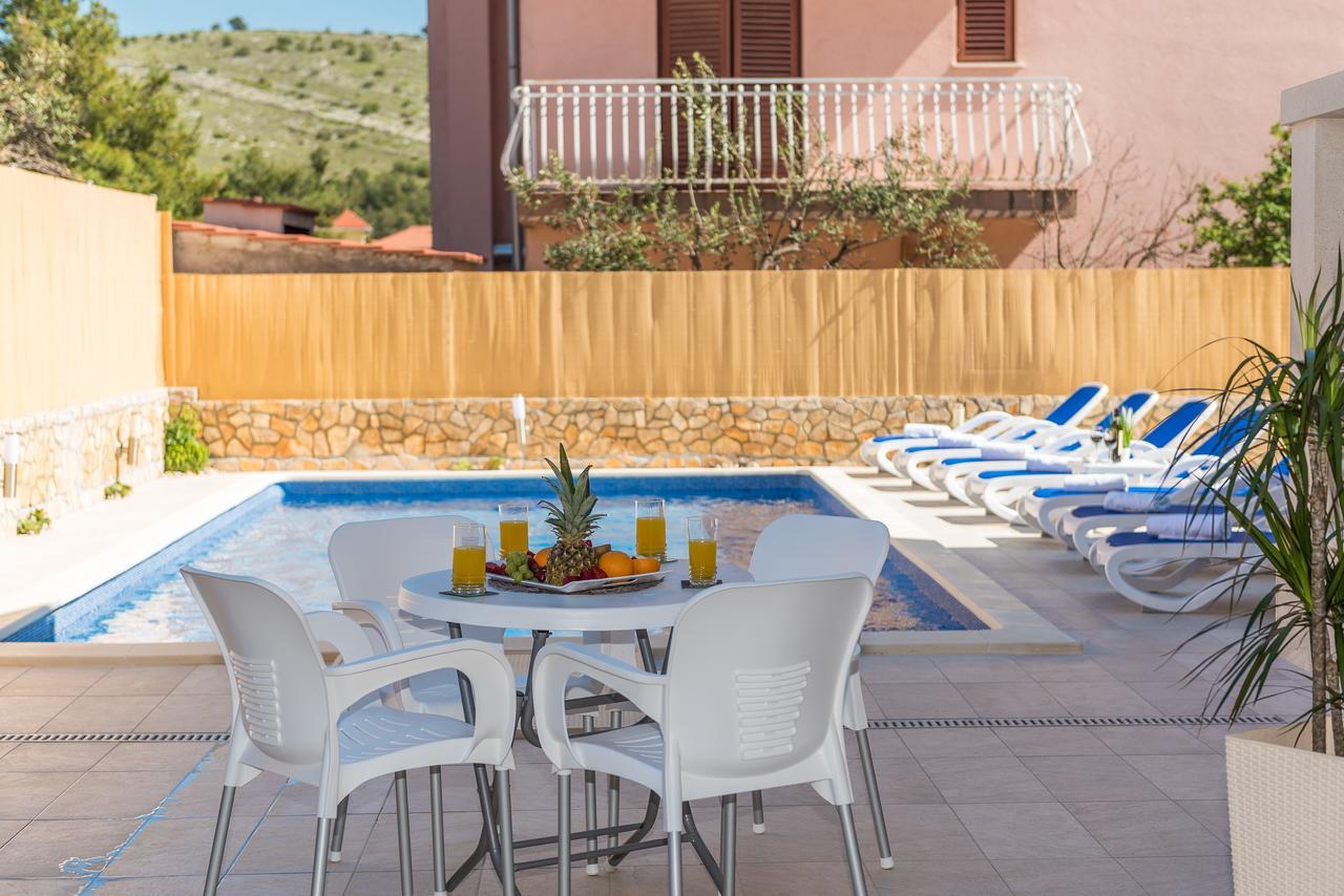 Apartments Pralija Zaboric Luaran gambar