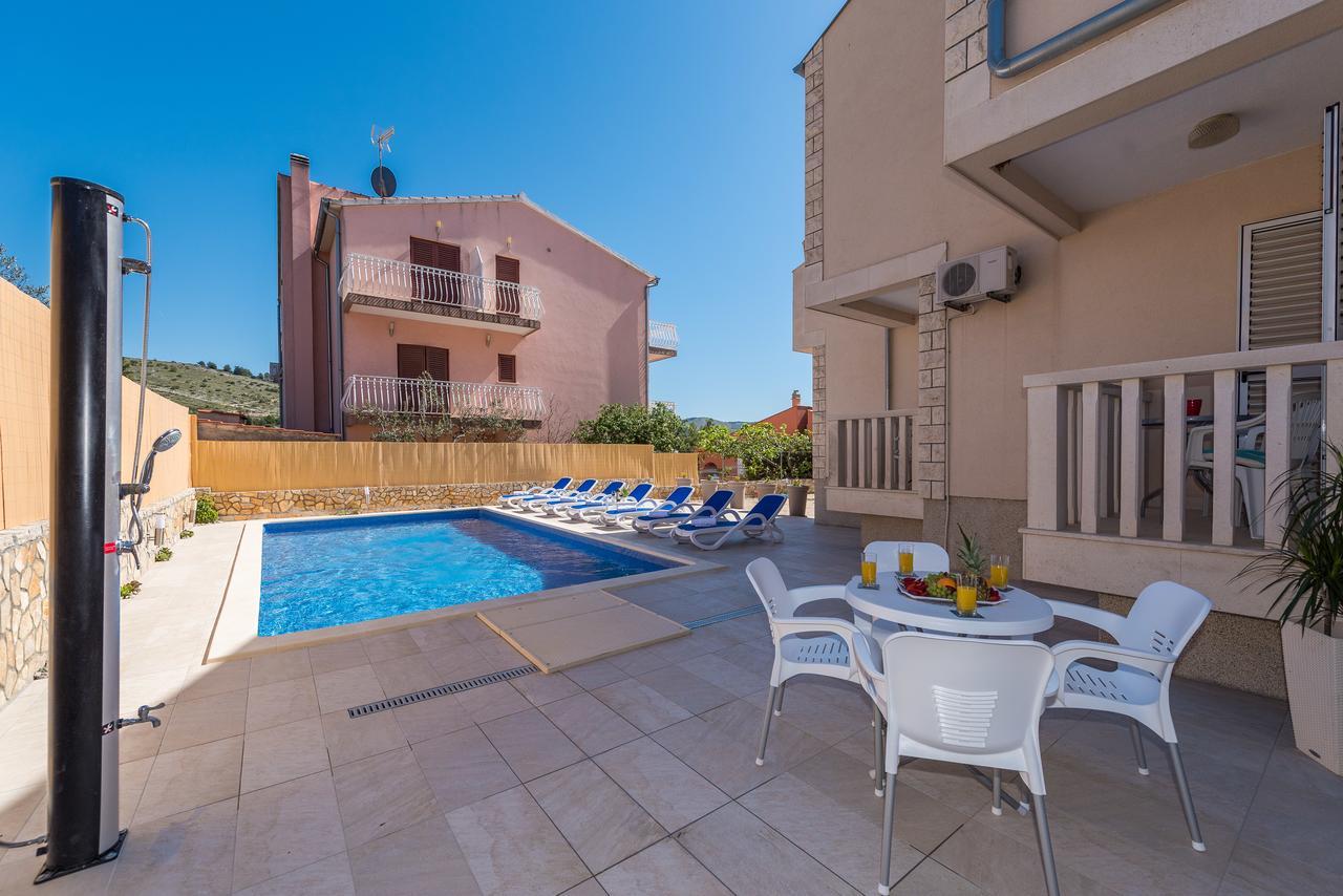 Apartments Pralija Zaboric Luaran gambar